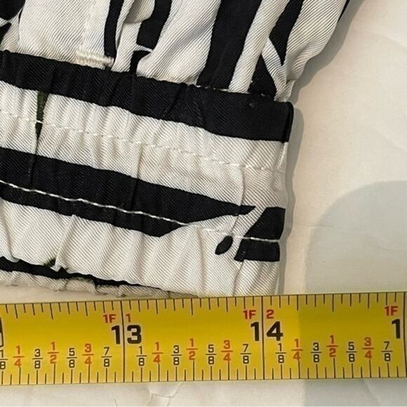 Lauren Ralph Lauren White & Black Striped Leaf Cottage Pants NWOT Size 2P - Picture 11 of 12